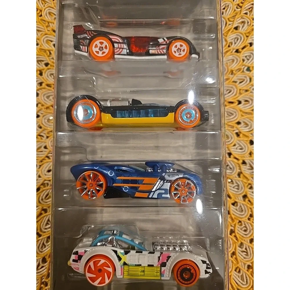BRAND NEW Hot Wheels Stunt Tracks 5-pack🏎